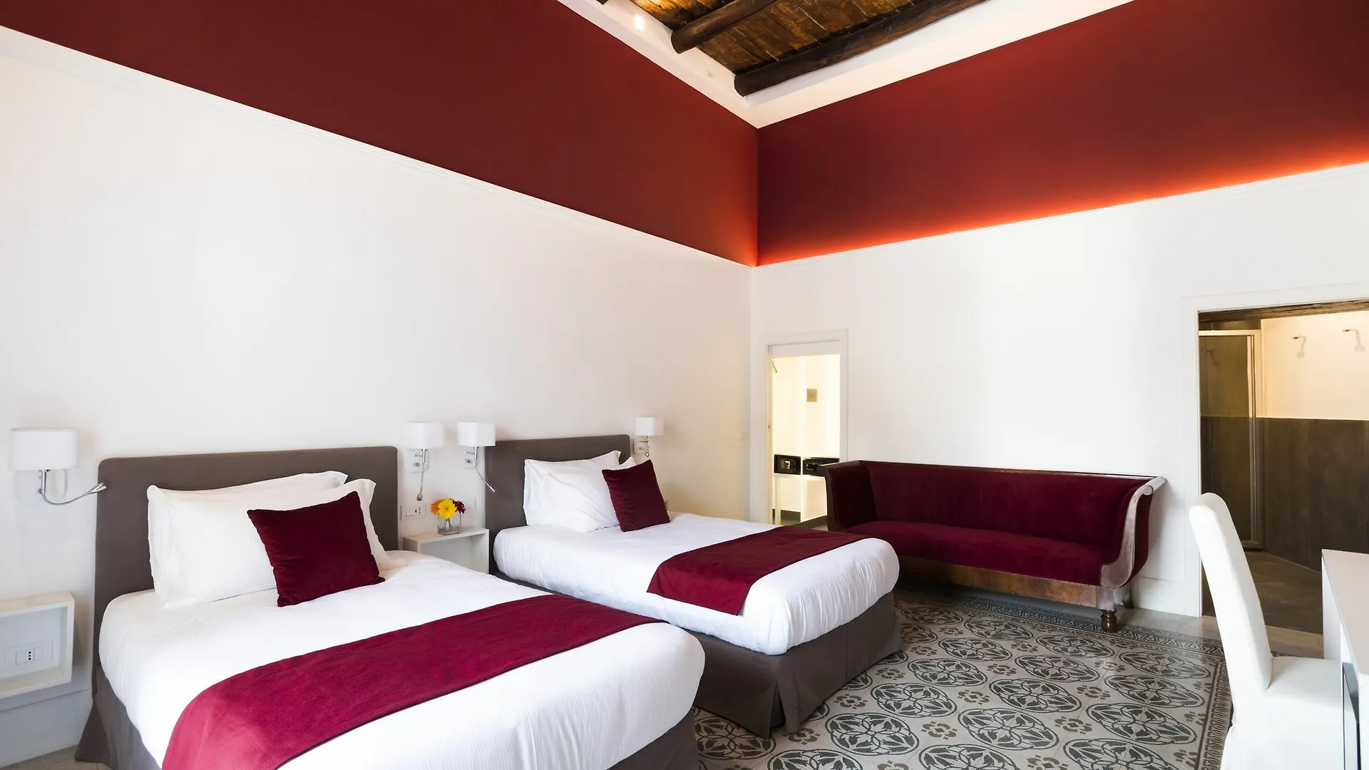 Foro Carolino S&B Bed & Breakfast Napoli 2*,  İtalya